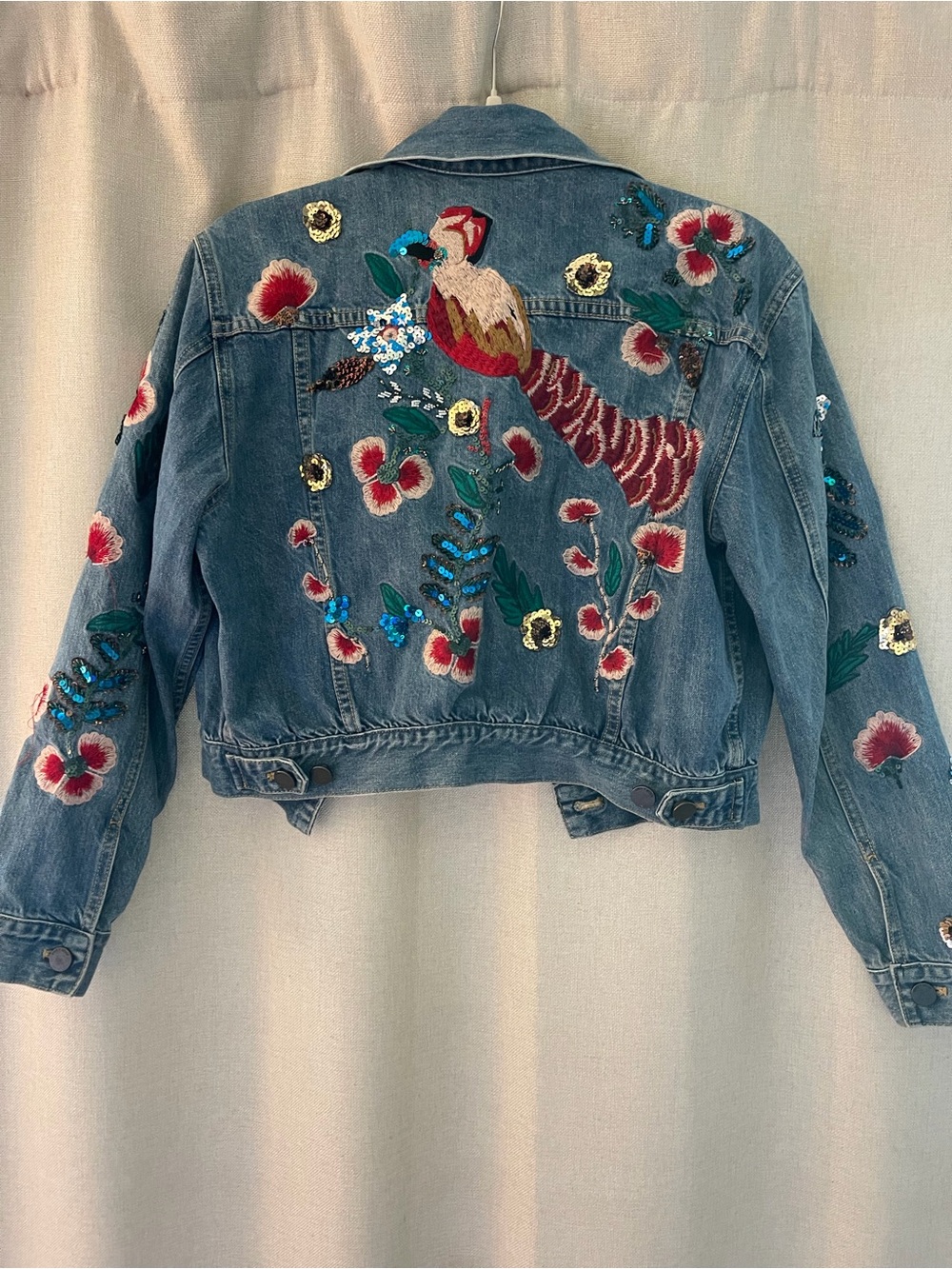 Alice + Olivia Medium Blue Embroidered Floral Denim Jacket - Picture 2 of 4